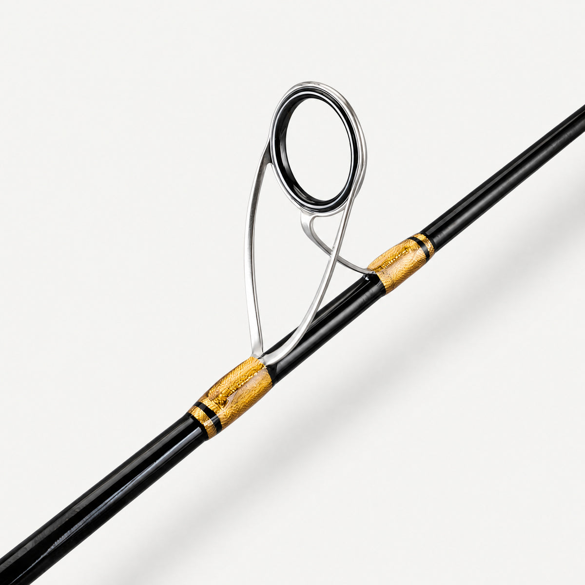 oathkeeper-v2-spinning-black-gold-02-guide-detail (spinning)